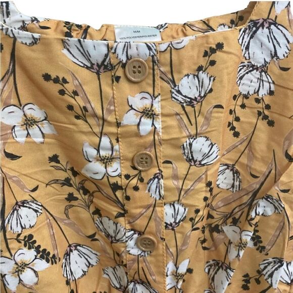 Style 5 Crop Top with Flutter Sleeves 
Size Junior Medium - Picture 3 of 4